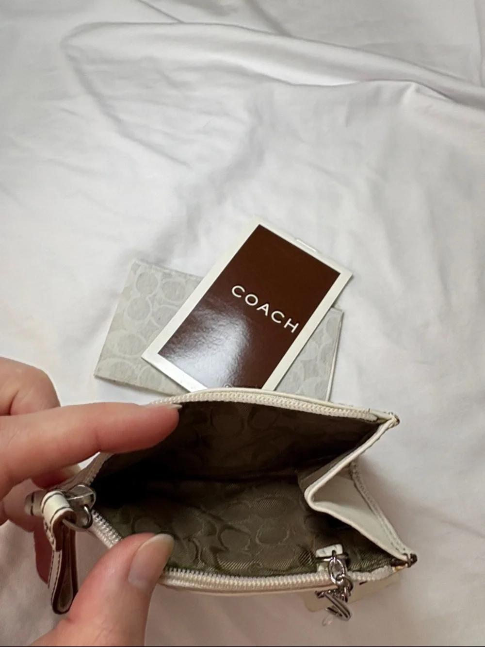 NWT Coach Cream Leather Zip Card Case with Key Ring - Picture 4 of 5